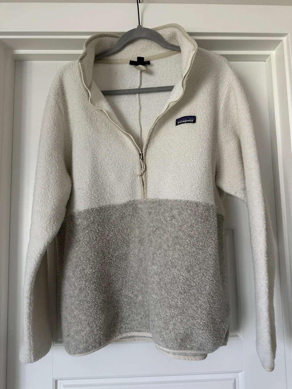 Patagonia Two-Tone Cream & Light Gray Quarter-Zip Shearling Pullover - Picture 1 of 4